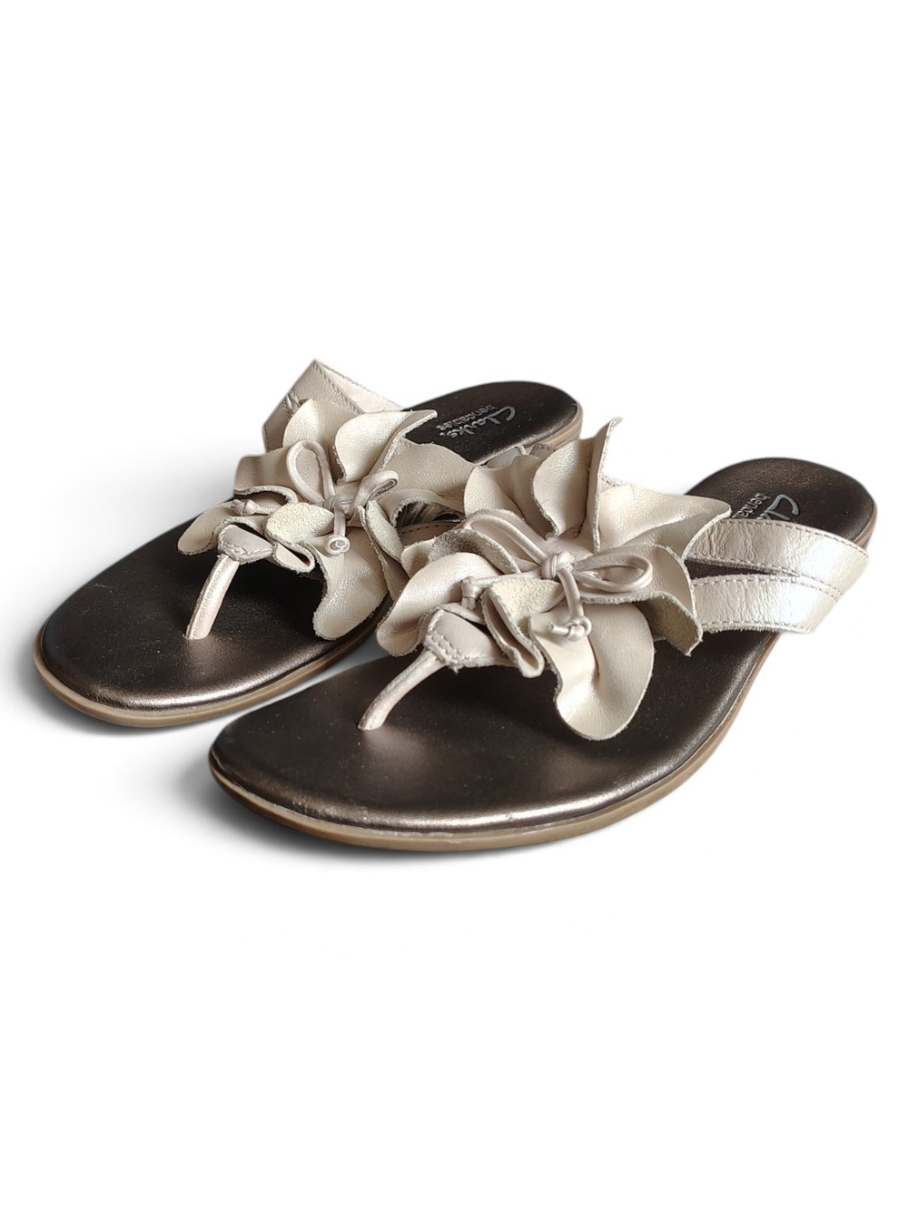 Clarks Bendables Women's Pearl Metallic Leather Slip On Thong Sandals Size 7